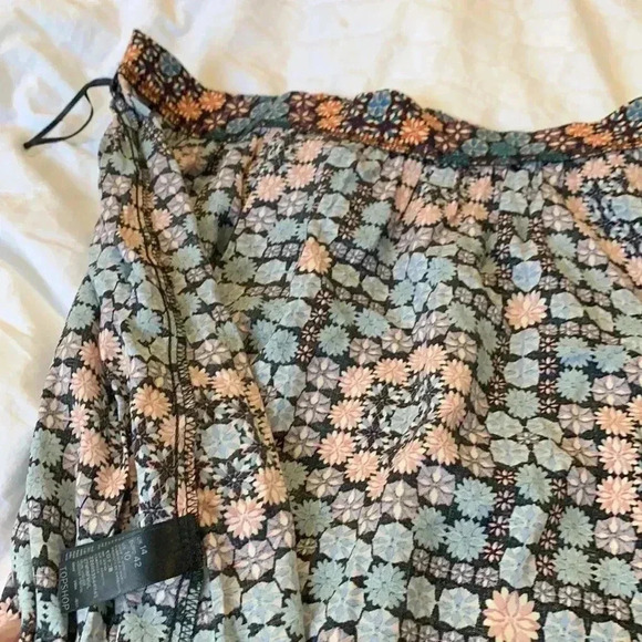 Top Shop colourful summer  flared skirt size 10. - Picture 8 of 8